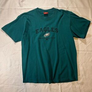 NFL “Philadelphia Eagles” embroidered 90’s SS tee